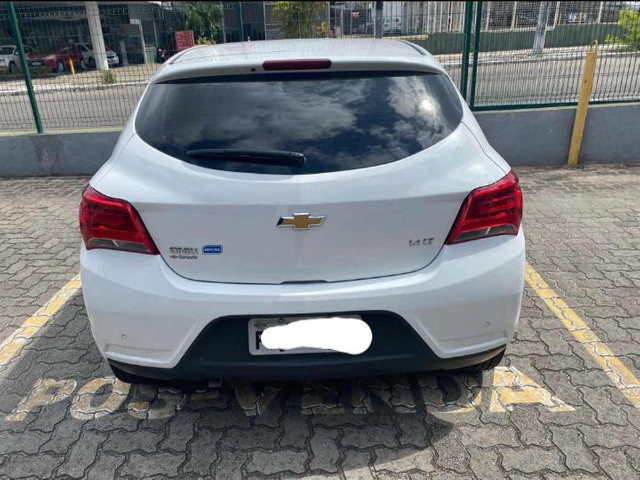 Onix 1.4 LT ano 2018 - Foto 3