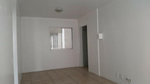 Kitnetão com Garagem e Sacada-Centro-Alugo - Foto 5