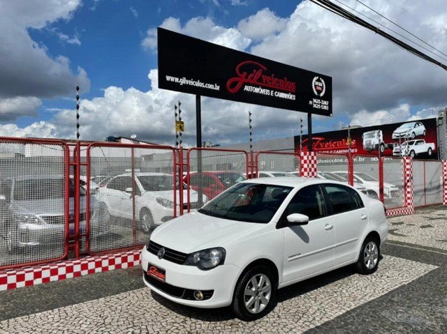 POLO 2013 SEDAN COMFORTLINE 1.6