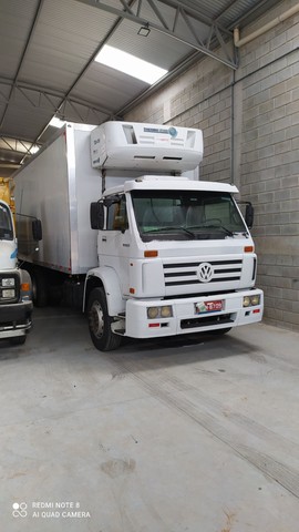 VW 23220 MOTOR MWM 6 CILINDROS COM BAÚ REFRIGERADO