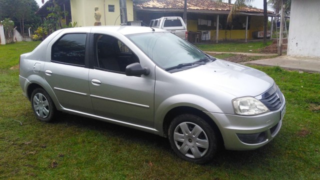 CARRO RENAULT LOGAN