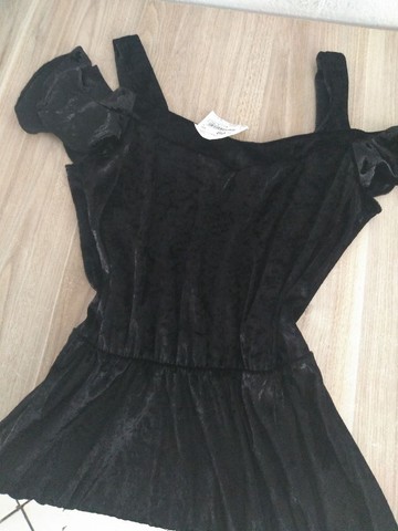 Lindo vestido preto com etiqueta!