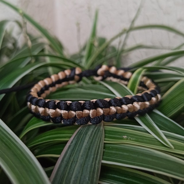 Pulseira macrame duas cores
