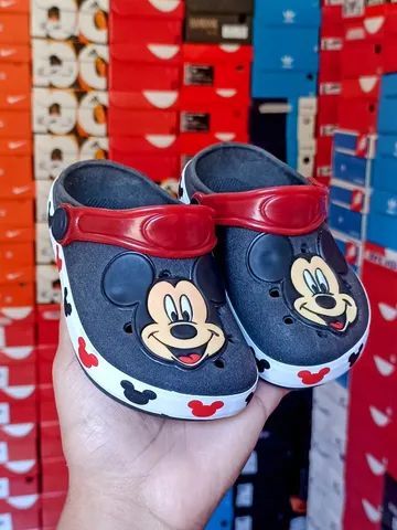 Crocs store mickey vermelho