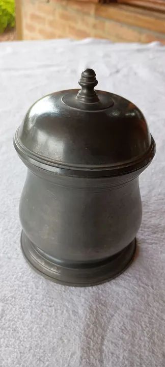 Pote com tampa de estanho John Somers 