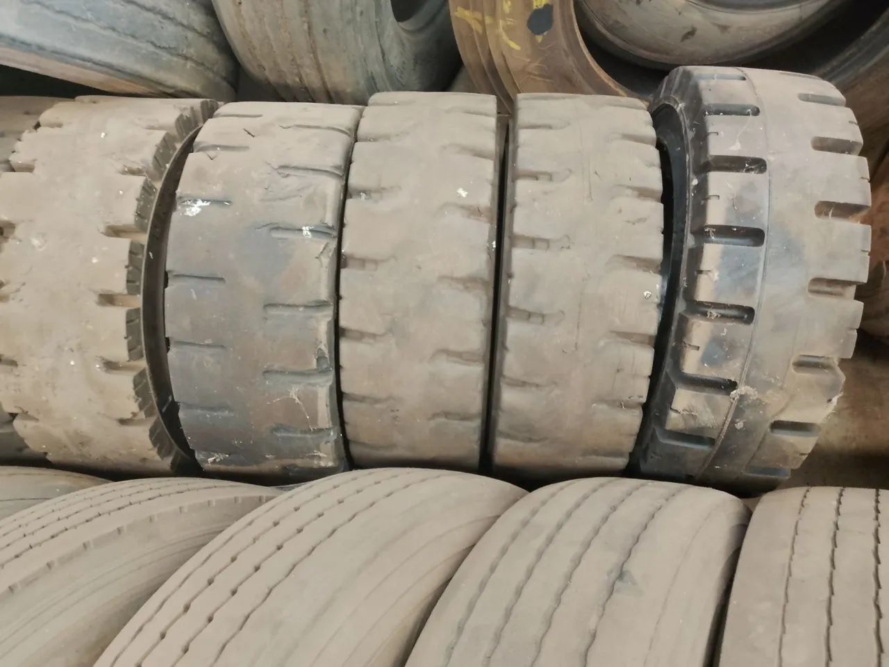 Vendas de pneus usados para empilhadeira  - Foto 2