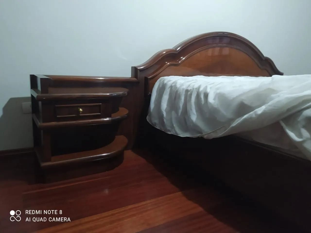 Cama de casal com criados em mogno - Foto 2