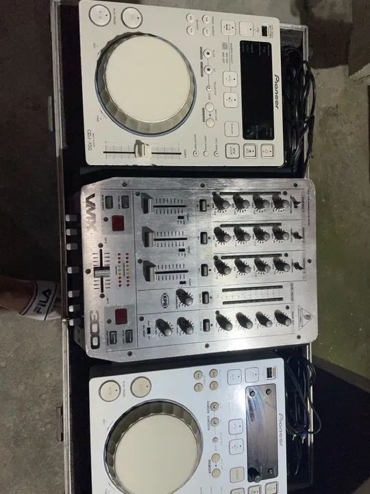 Par de CDJ 350 + Mixer VMX 300 - Foto 4