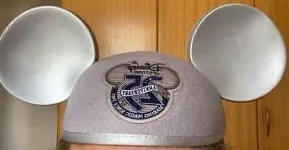 3 Orelhas Mickey / chapeuzinho - Comemorativo 25 anos Disney Store - Foto 3