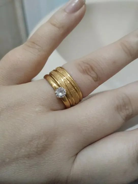 LINDAS ALIANÇAS COM ANEL SOLITÁRIO E CAIXINHA DE BRINDE  - Foto 4