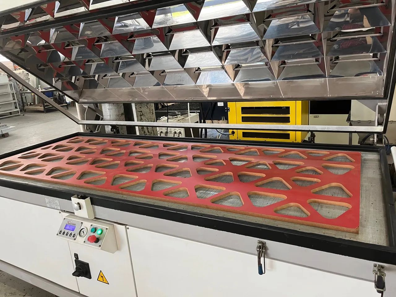 Recobridora/Prensa termolaminadora tridimensional - Foto 6