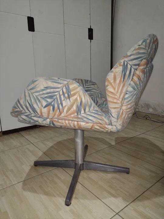 Poltrona Giratória Decorativa