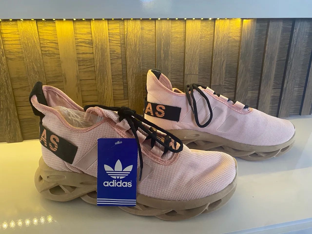 Tênis Adidas réplica de primeira- Rosa