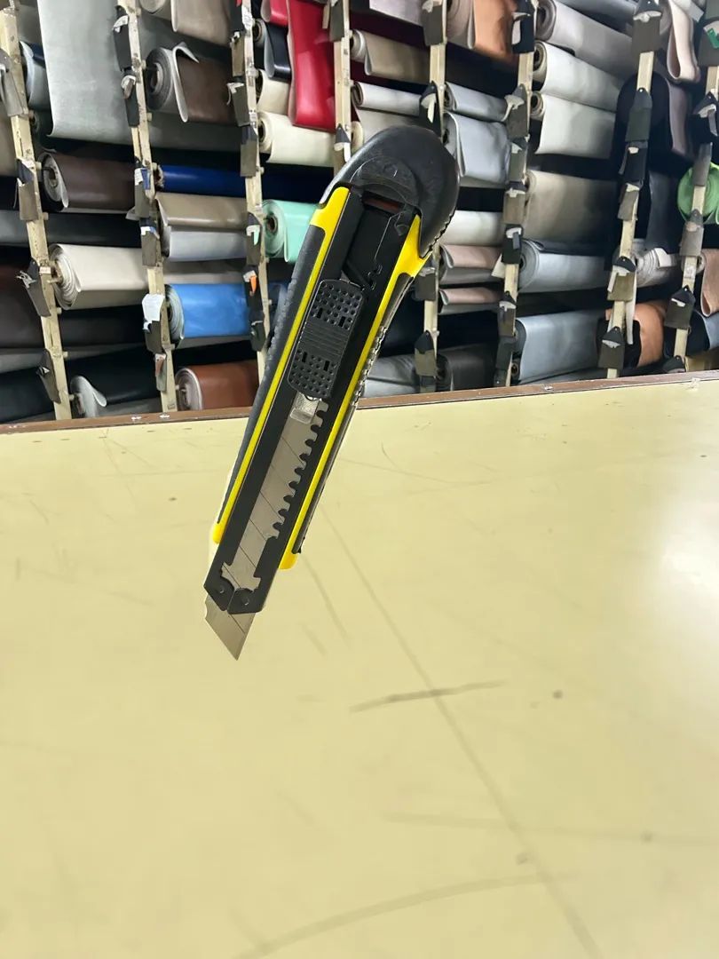 Estilete Profissional Fertak 18mm com 3 Lâminas - Novo - Foto 2