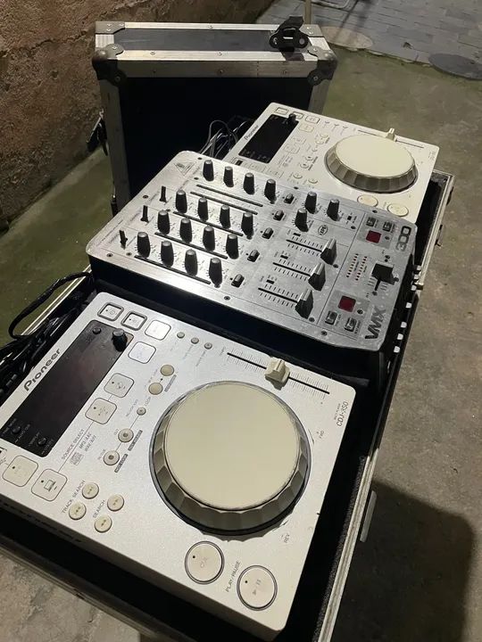 Par de CDJ 350 + Mixer VMX 300 - Foto 6