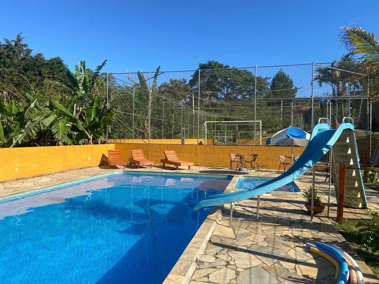 Casa de Temporada com Piscina e Churrasqueira - Foto 2