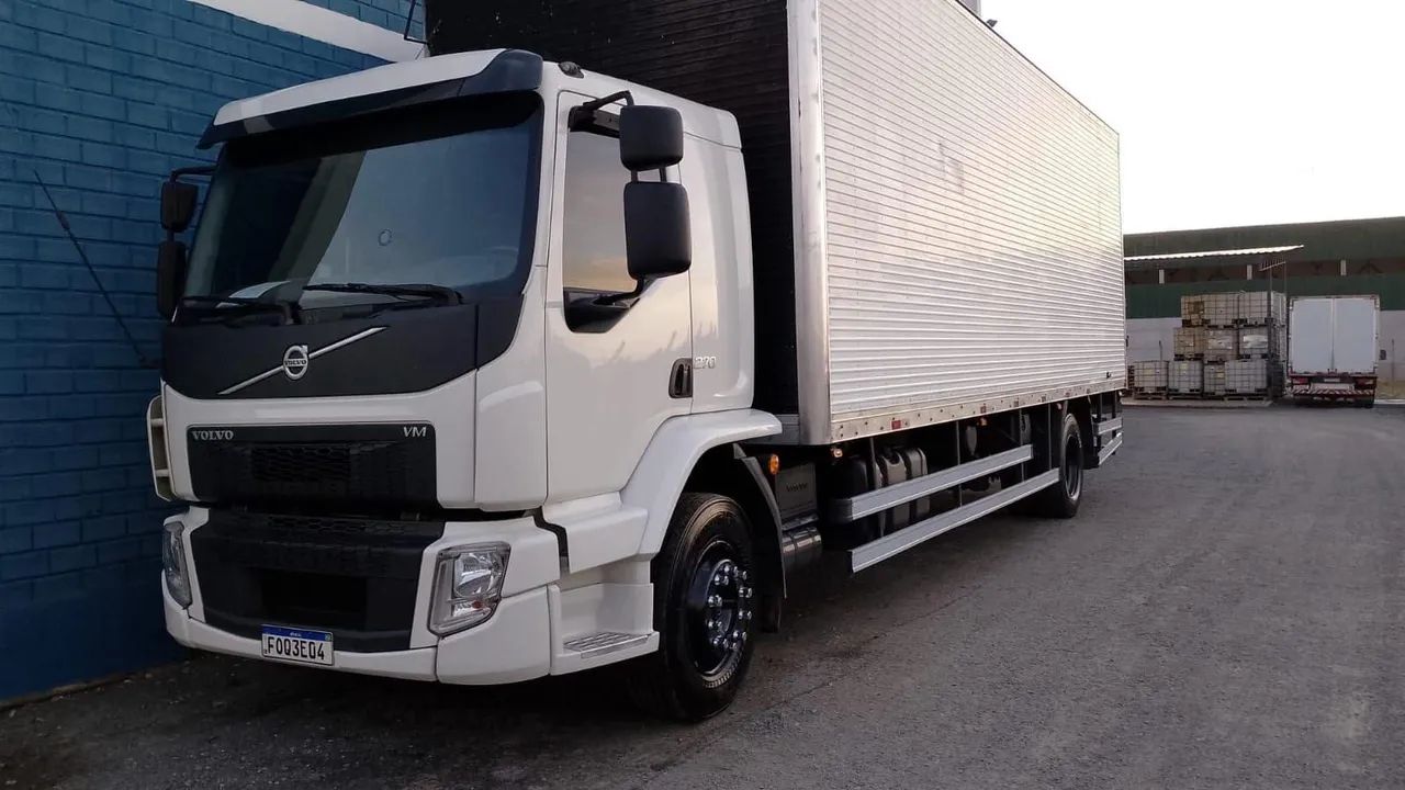 Volvo VM 270 semi novo