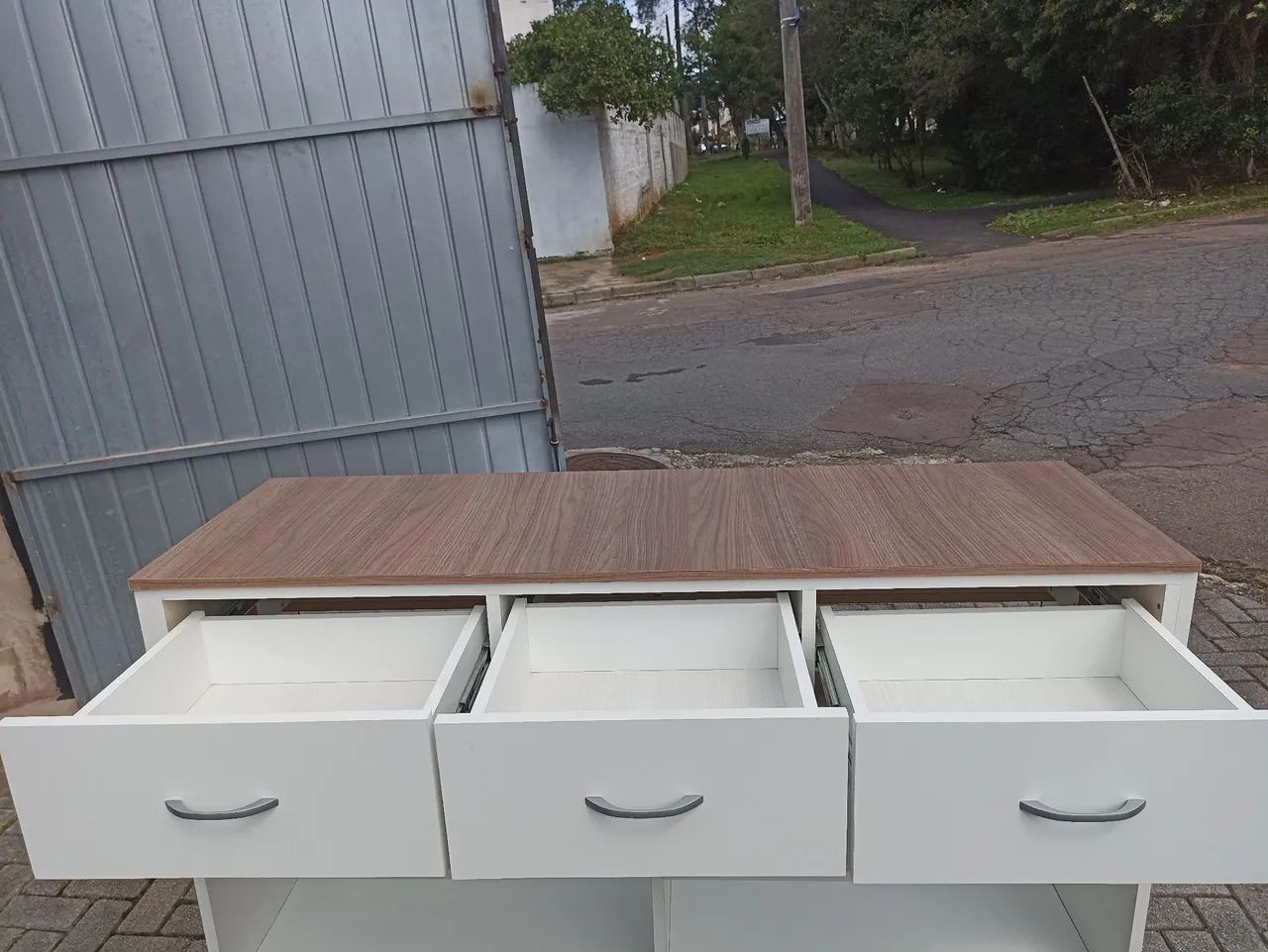 Conjunto de Móveis para Comércio - 1 Vitrine e 2 Aparadores Perfeito Estado de conservação - Foto 3