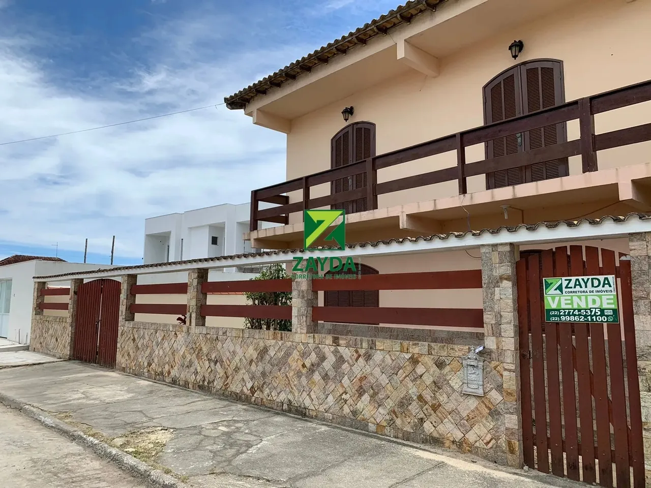 Imperdível oportunidade de casa à venda no Centro de Barra de São João-RJ: 3 quartos, 1 su