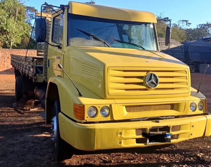 Caminhão Mercedes-Benz 1620 