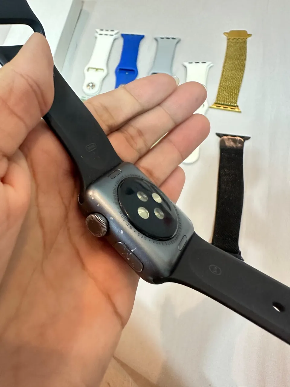 Apple Watch Series 3 - Tela intacta e pulseiras extras