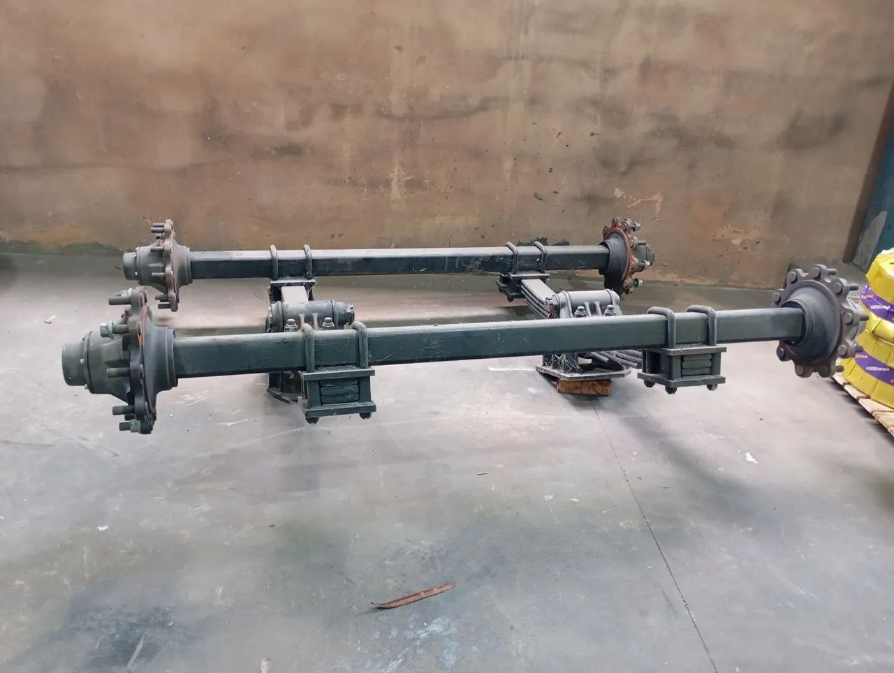 EIXO DUPLO P TRATOR OU VAGÃO DE RACAO