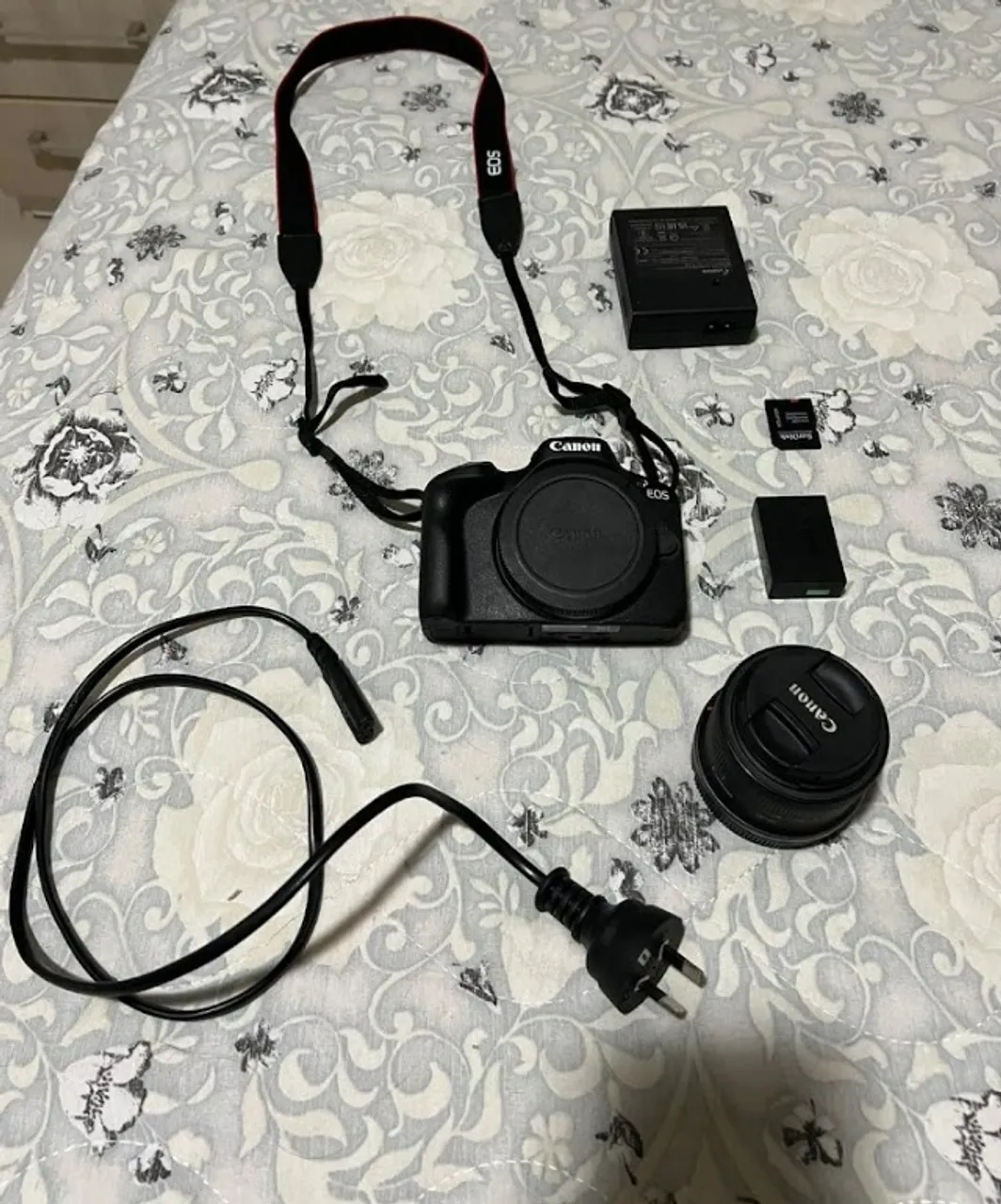 KIT Câmera Canon EOS R50 RF-S 18-45mm IS STM
