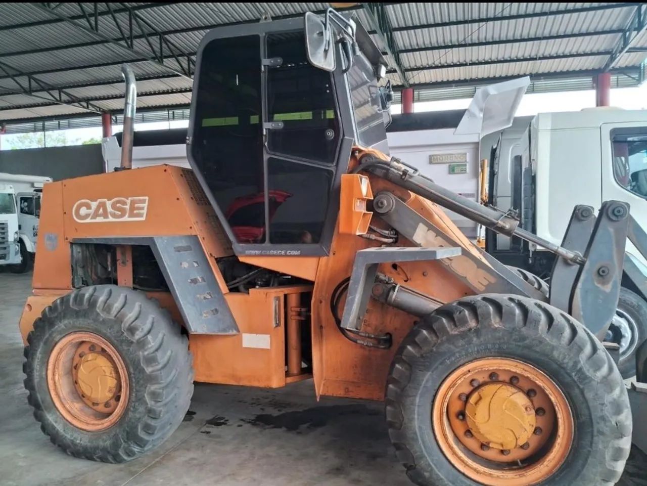 Pá Carregadeira CASE - Ótimo estado!