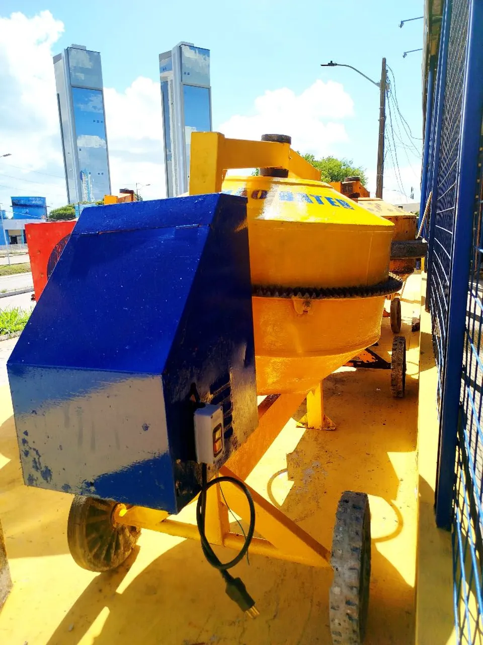 Betoneira Menegotti Rental Max 400 litros USADA em perfeito estado