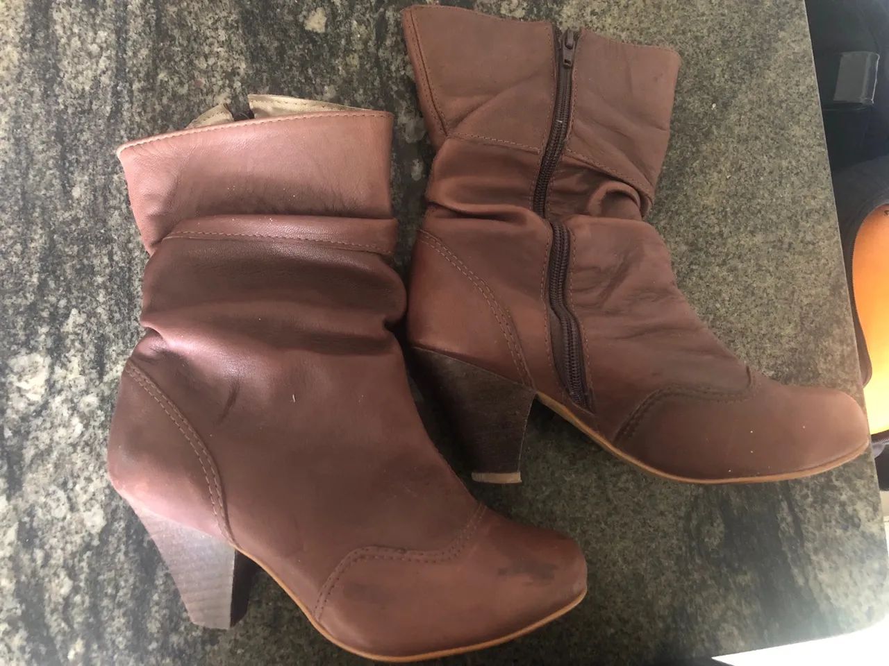 Bota de couro (numero 33/34)