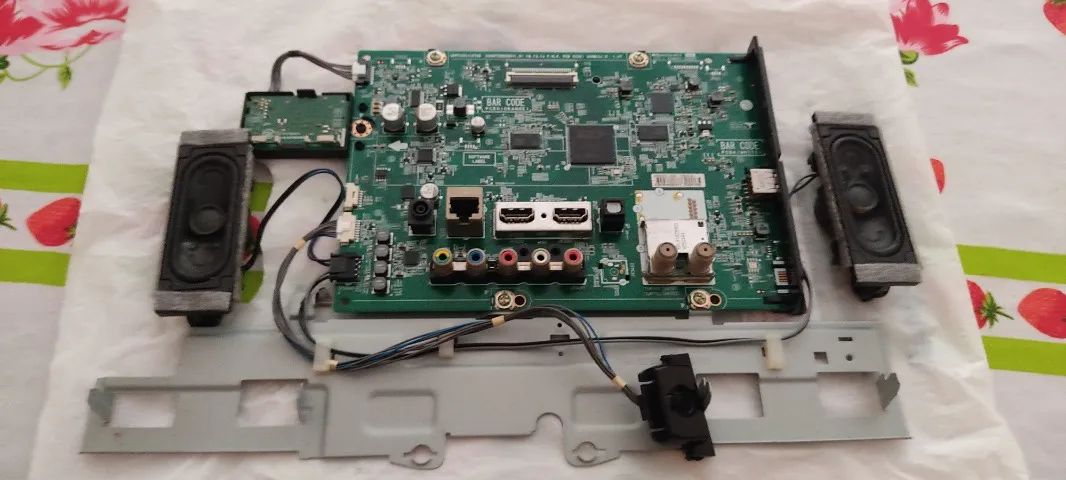 Placa principal para smart tv LG modelo 24TL520 completa