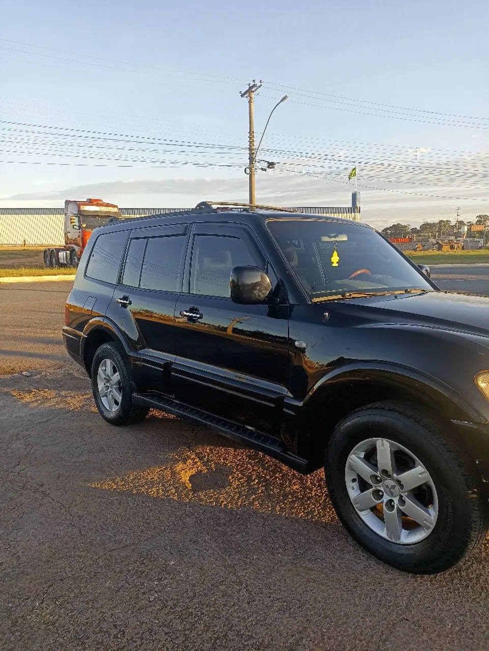 Vendo Pajero full. Carro lacrado.