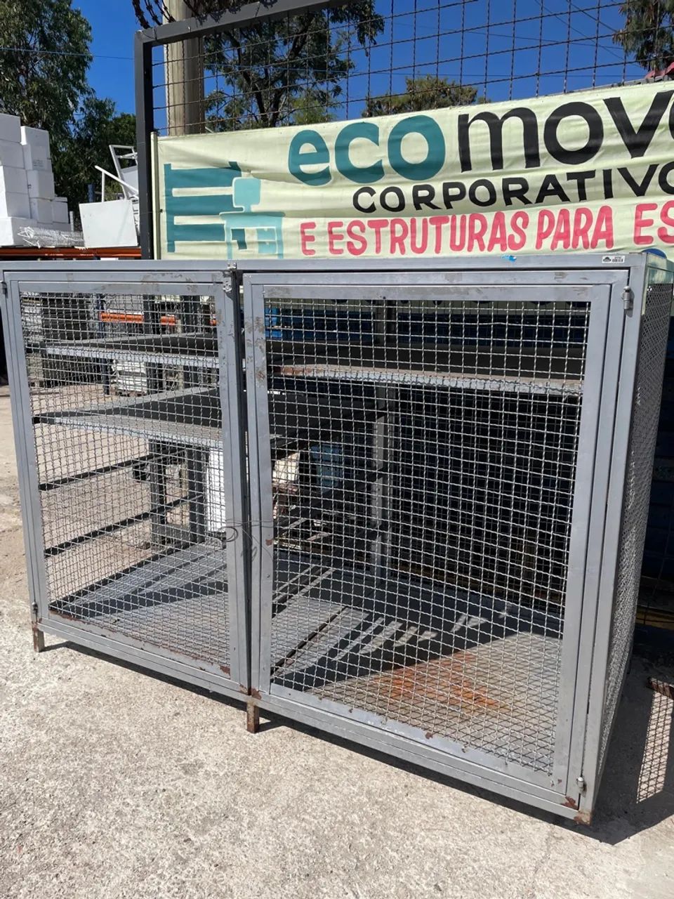 Armário de aço gradeado