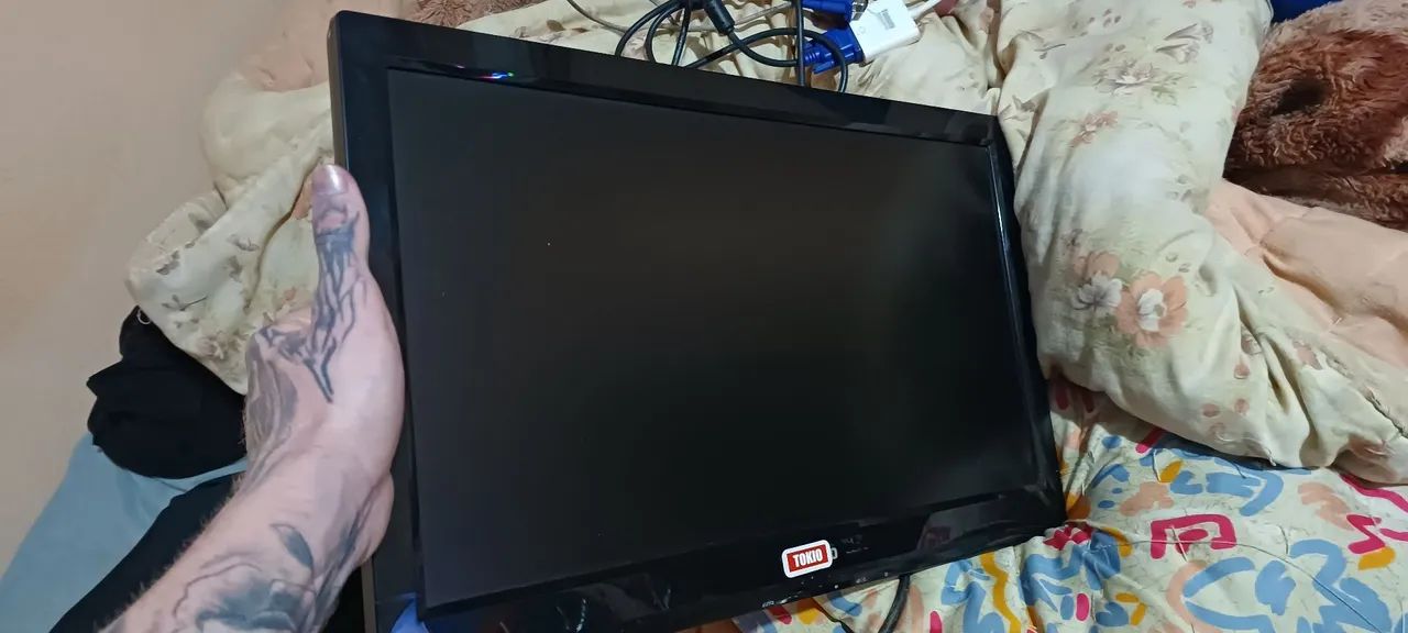 Used TV, I need money!!64308565687554121