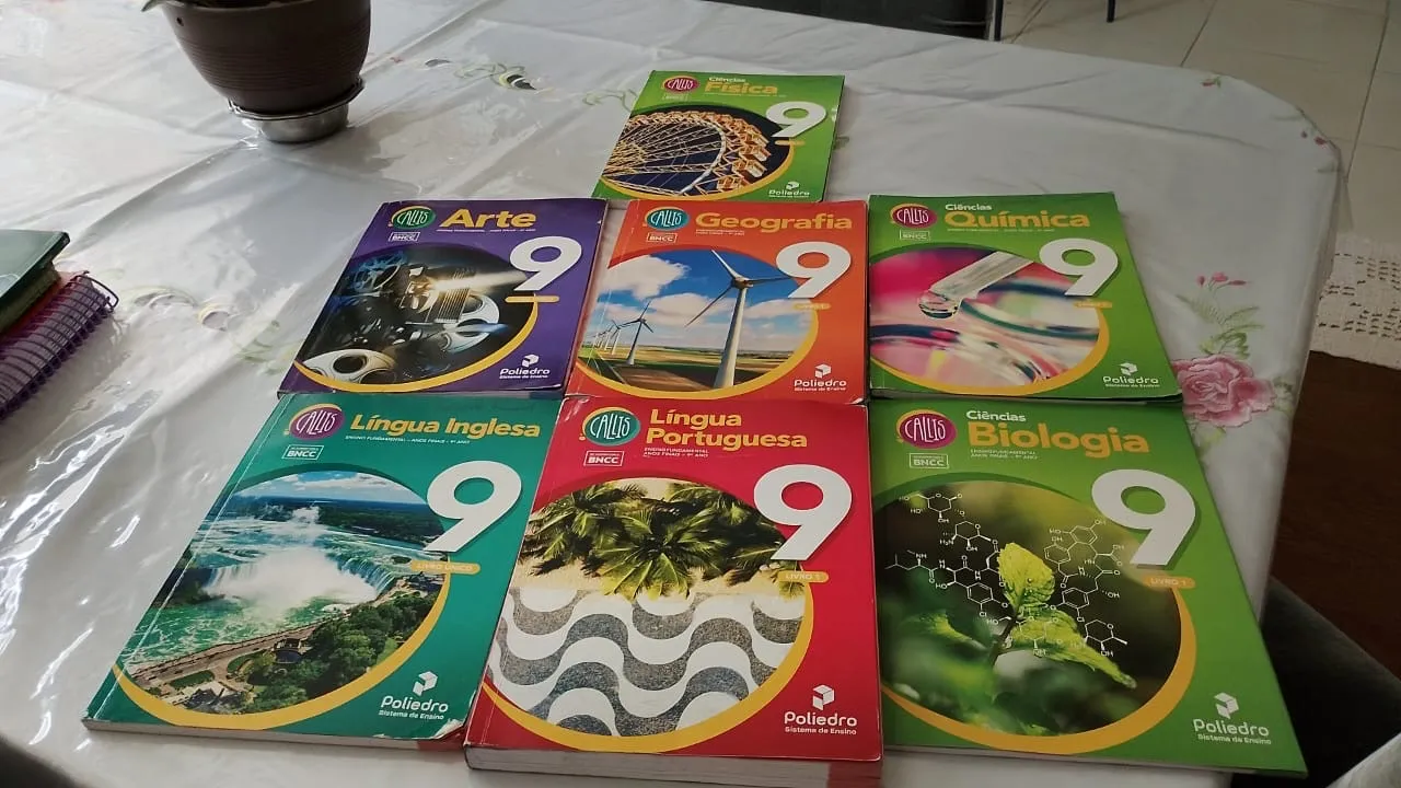 Novíssimos -Livros didáticos 9º ano e do 8 ano - quase não foi usado ( 4 meses)