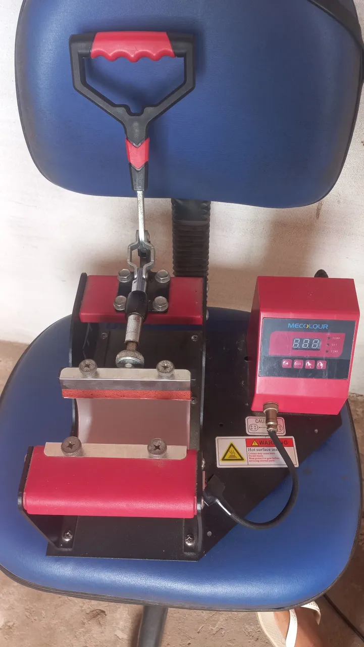 Máquina de Estampagem de Canecas e Objetos