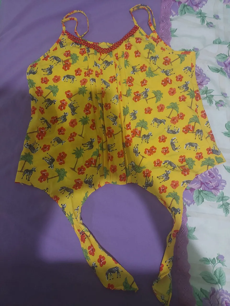 Blusa Amarela Estampada com Detalhes