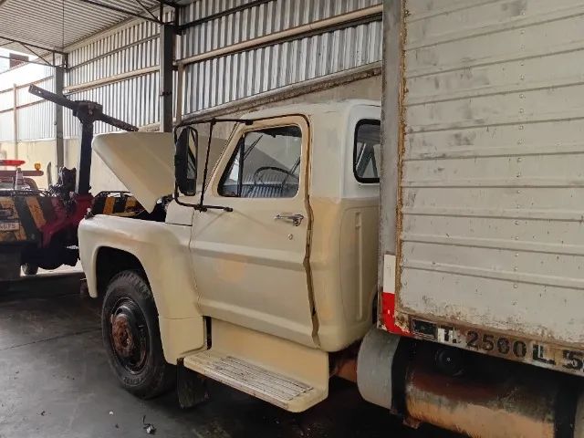 Caminhão Ford F12000 - Foto 6