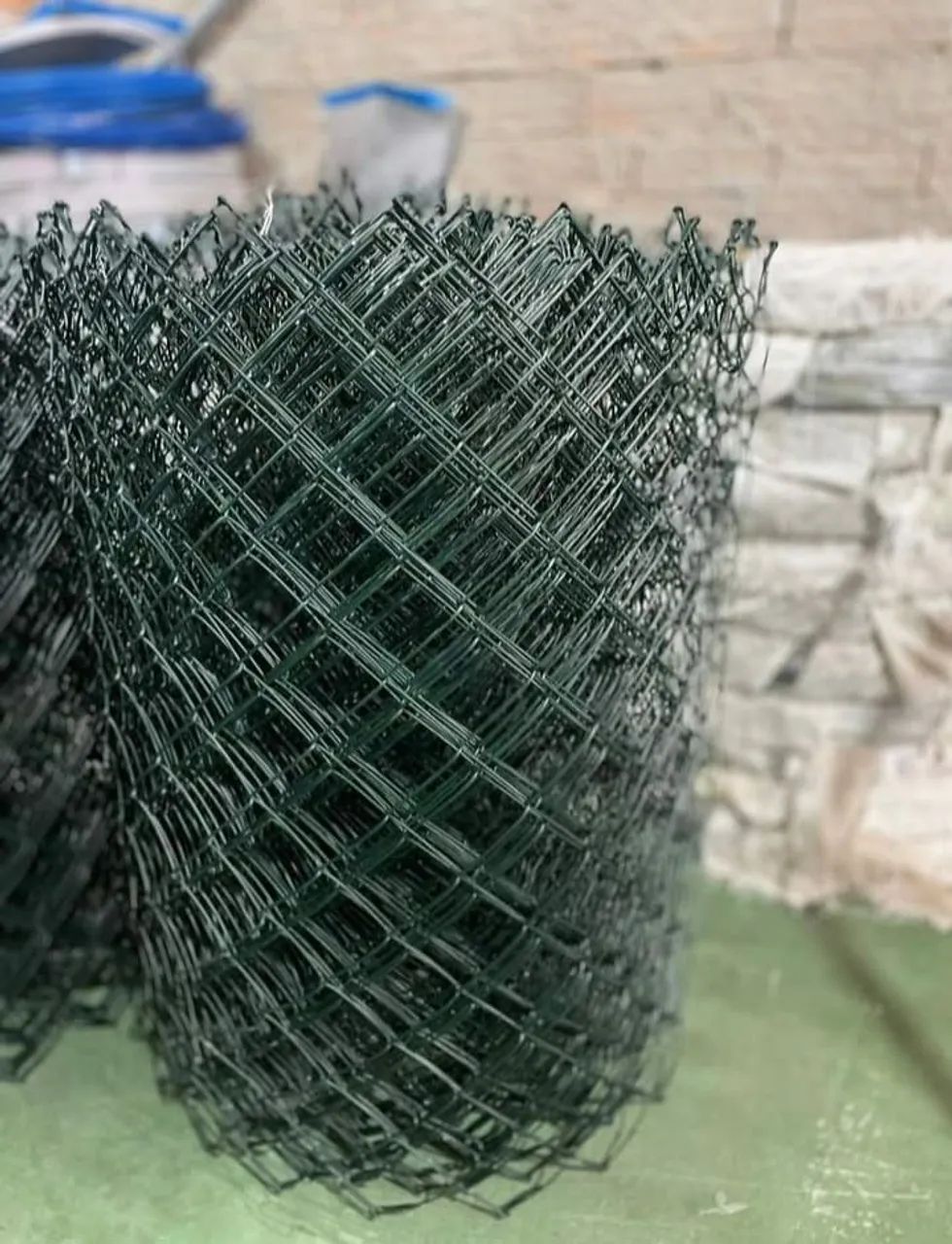 Fabricamos e instalamos tela de alambrado revestido em PVC de alta aderência / Alambrado