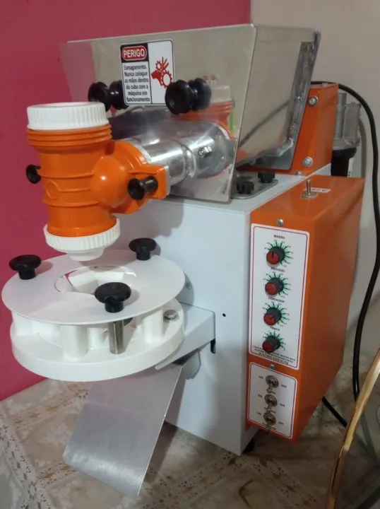 Máquina para fazer salgados e doces