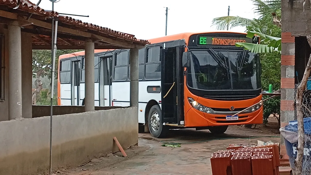 Vendo ônibus todo revisado