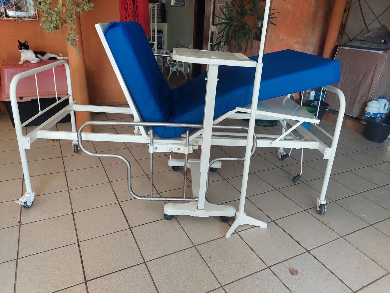 Cama hospitalar  azul  colchão.  - Foto 4