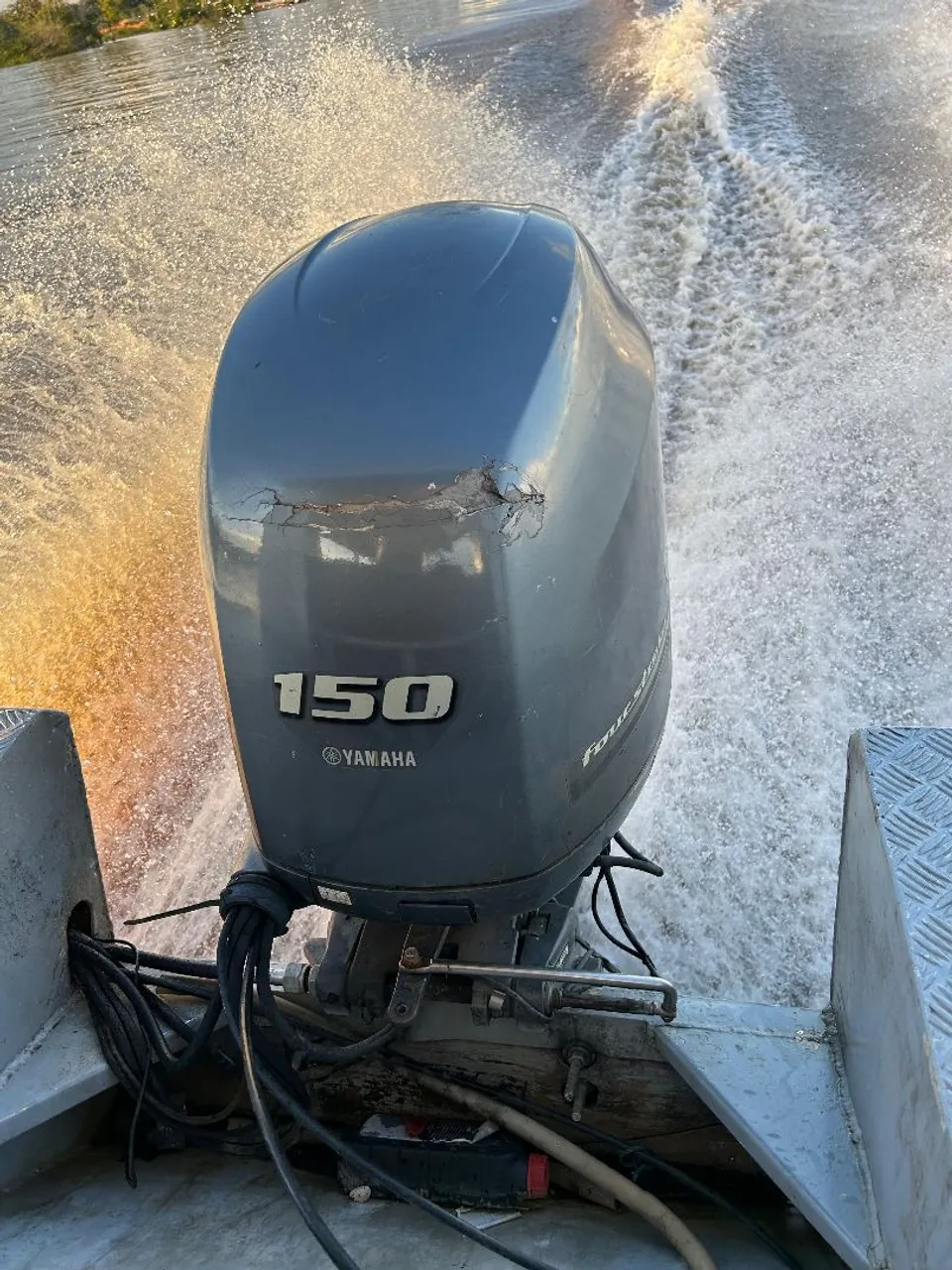 Vende-se Motor de Lancha YAMAHA 150 HP - Muito Bem Conservado
