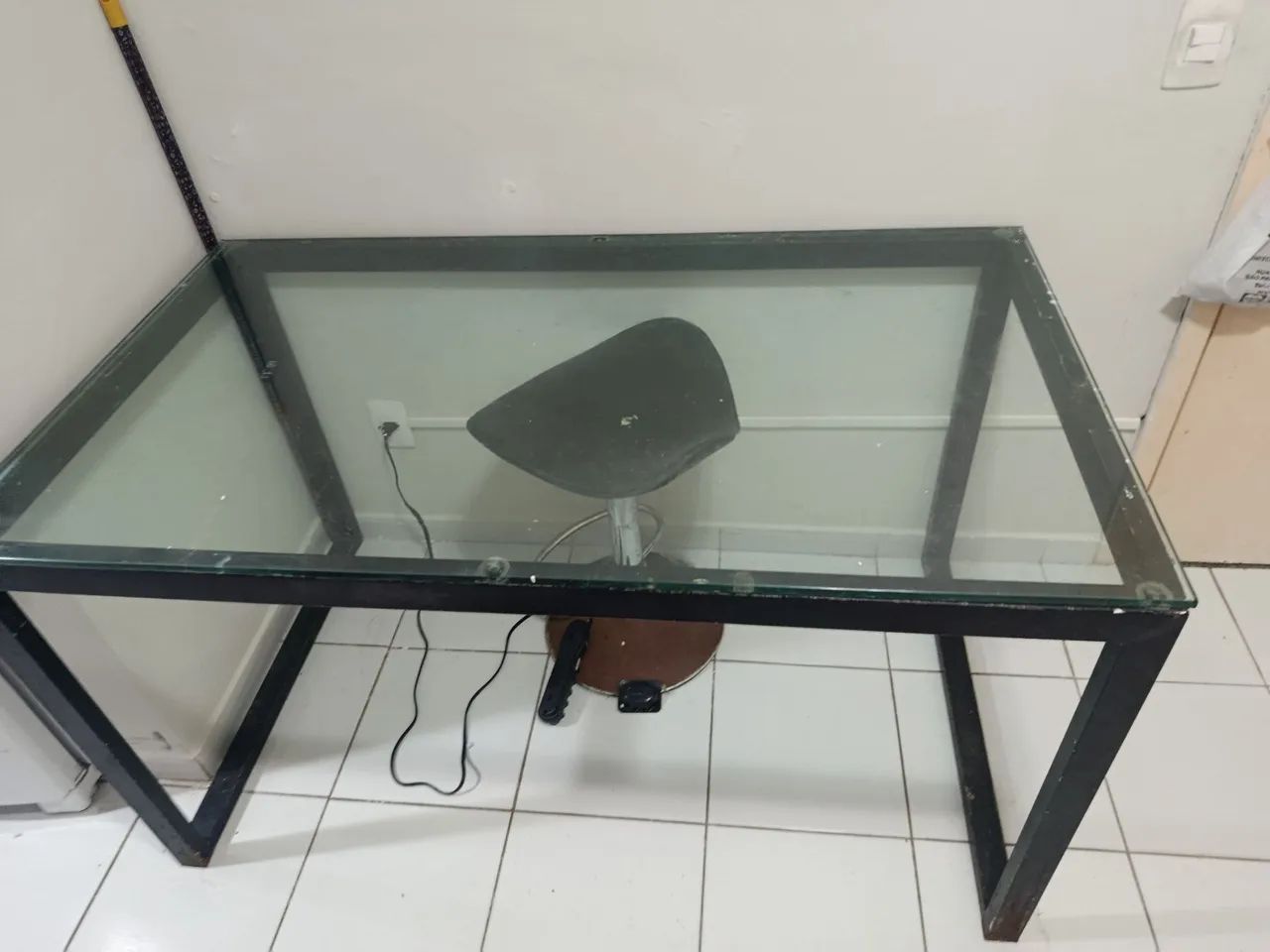 Glass table64187453137922120