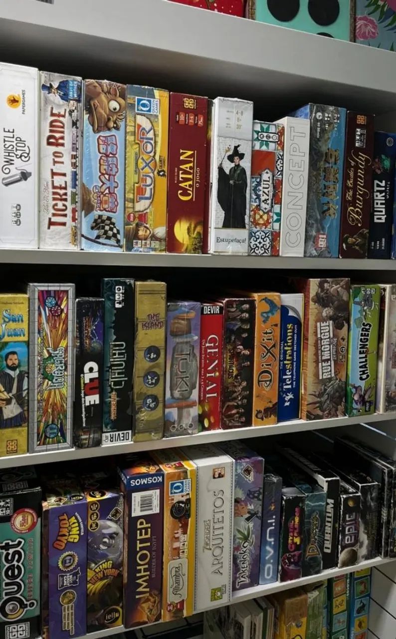 Vendo jogos de tabuleiro 