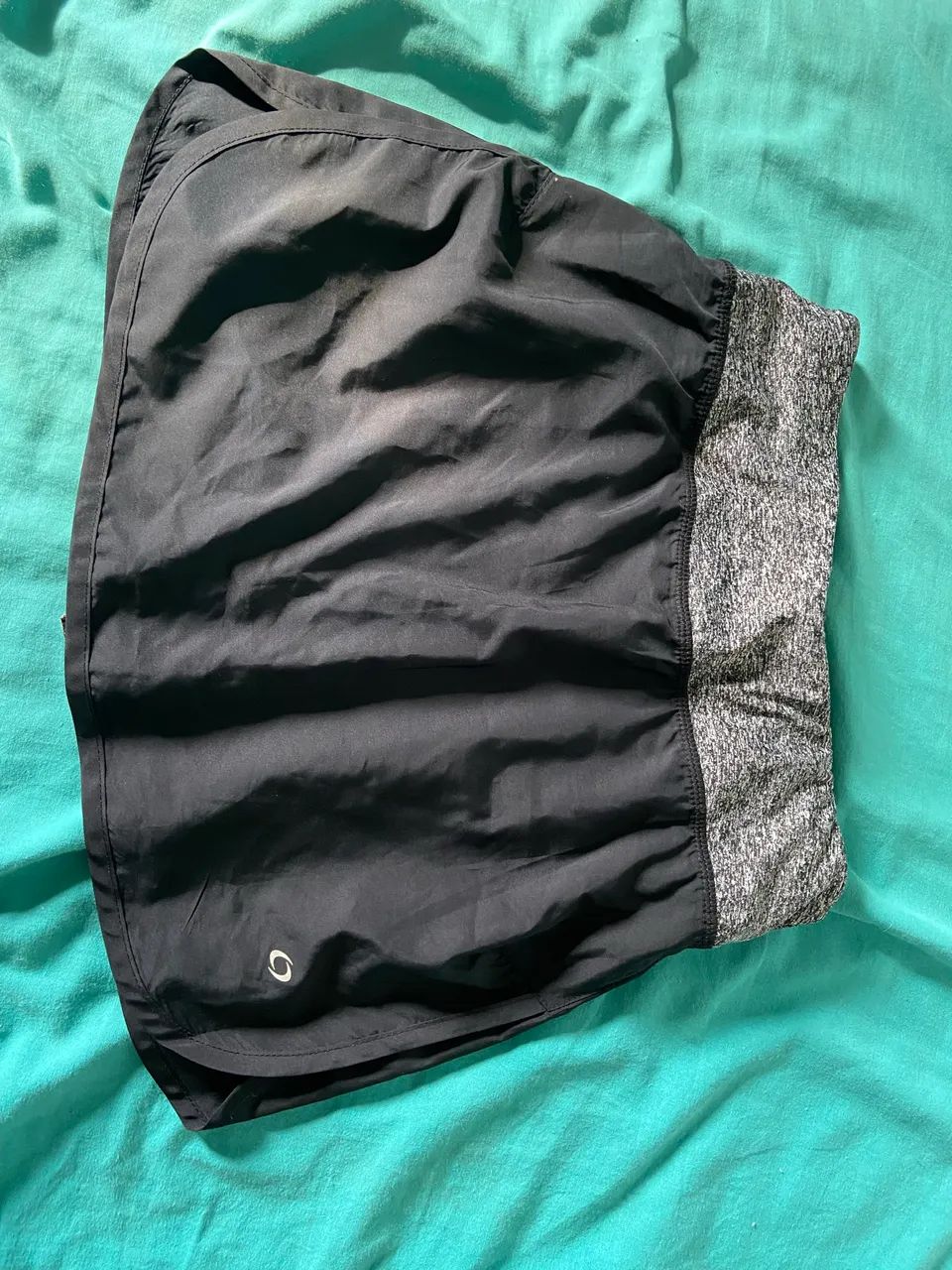 Short saia preto e cinza