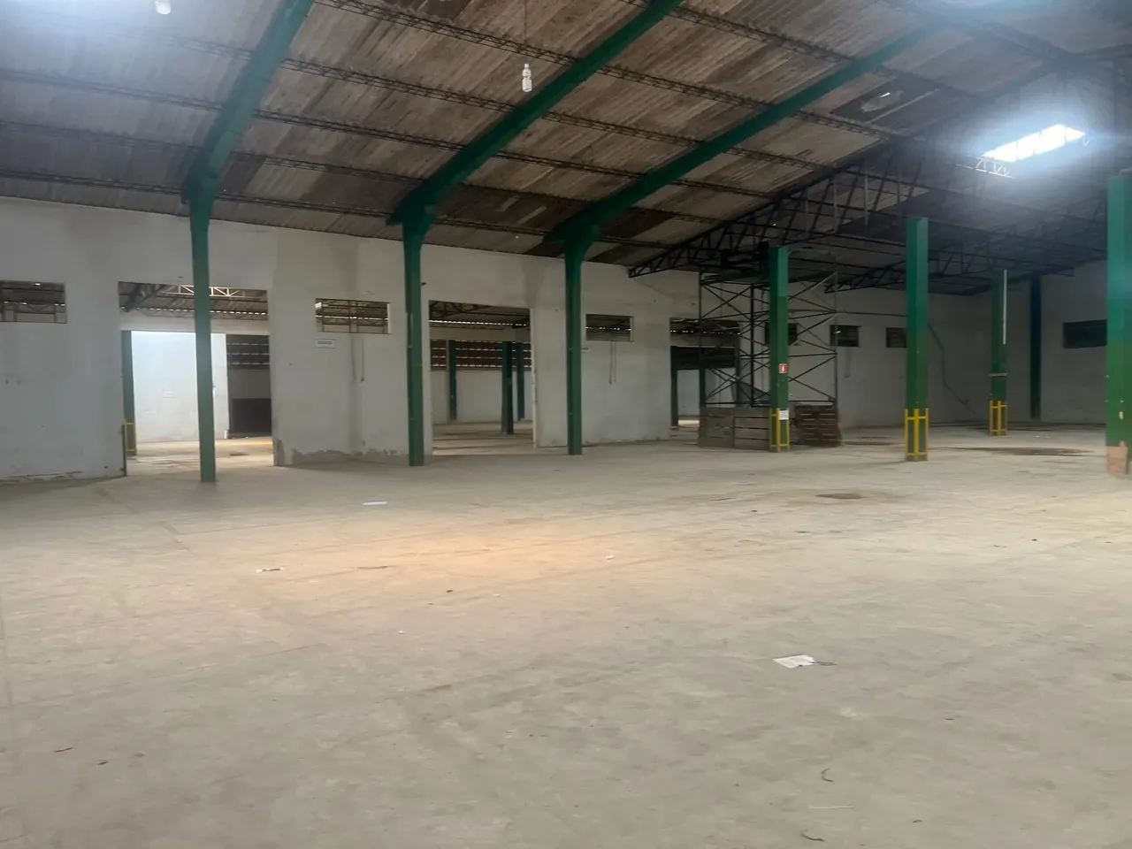 ALUGA-SE GALPÃO 2.180 m² | Serraria Maceió (AL)