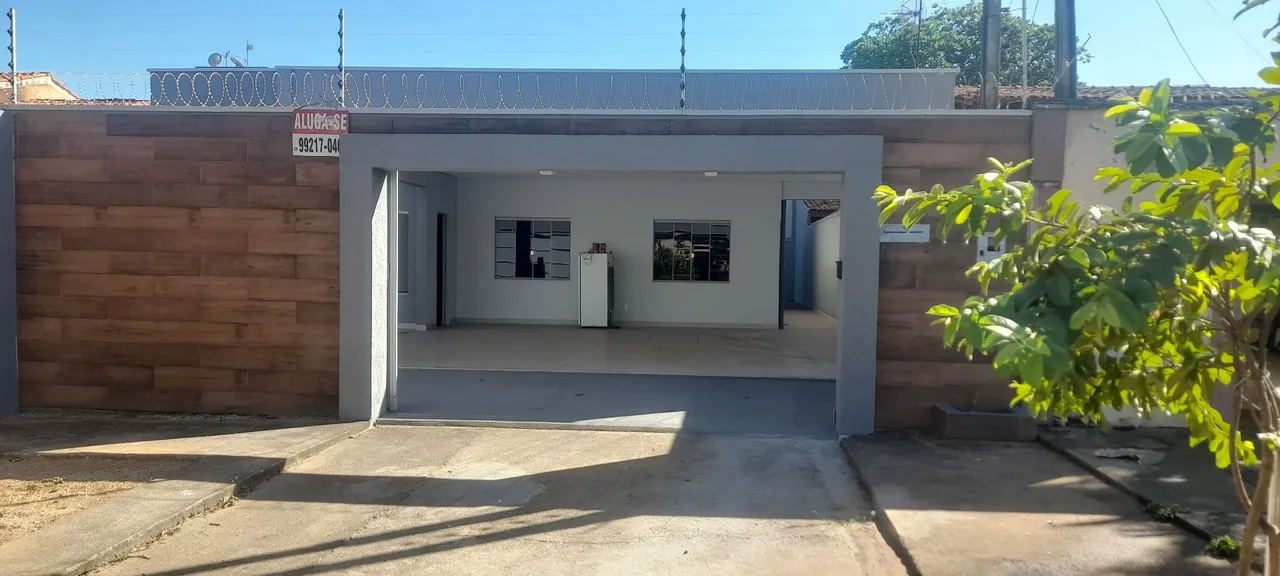 Alugo ótima casa com 3 quartos na arse 92(906 sul)vlr 3.000 reais.