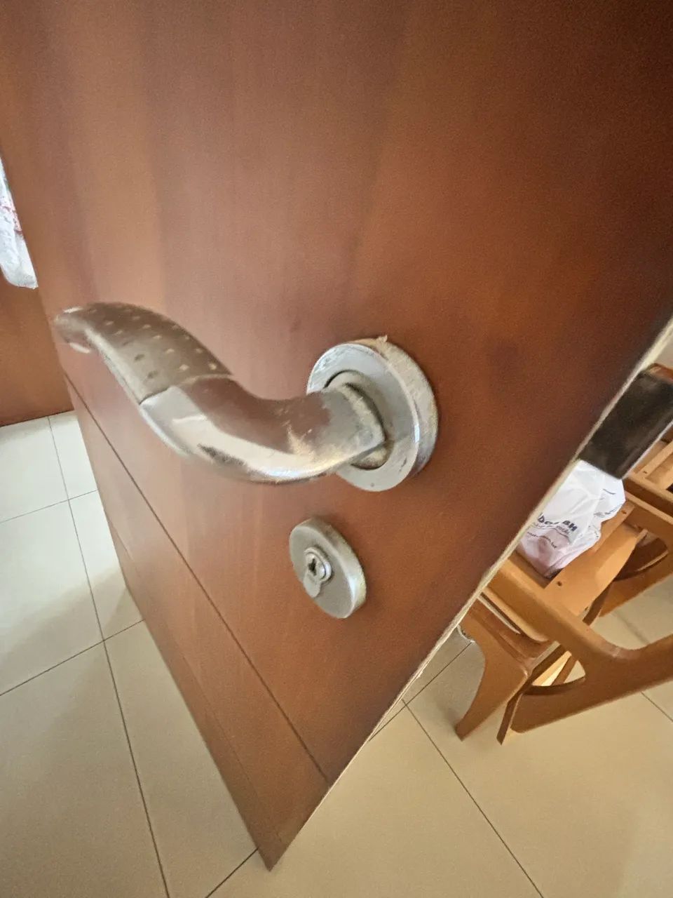 Porta Madeira maciça (defeito na fechadura)64607089538049121