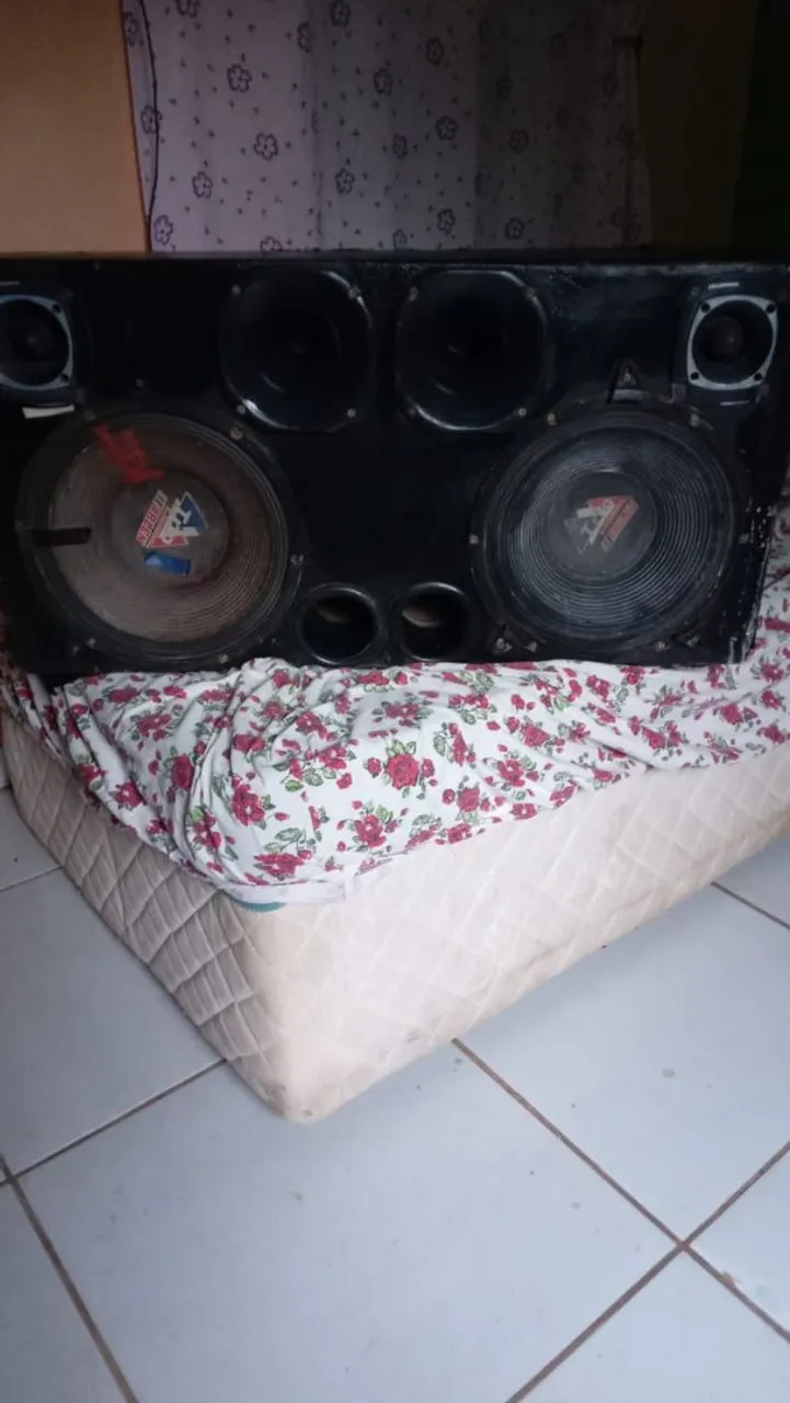 Caixa de som automotiva